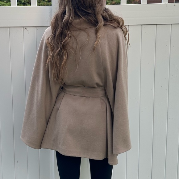 Sentaler cape. Worn once or twice - brand new quality. - Picture 2 of 6